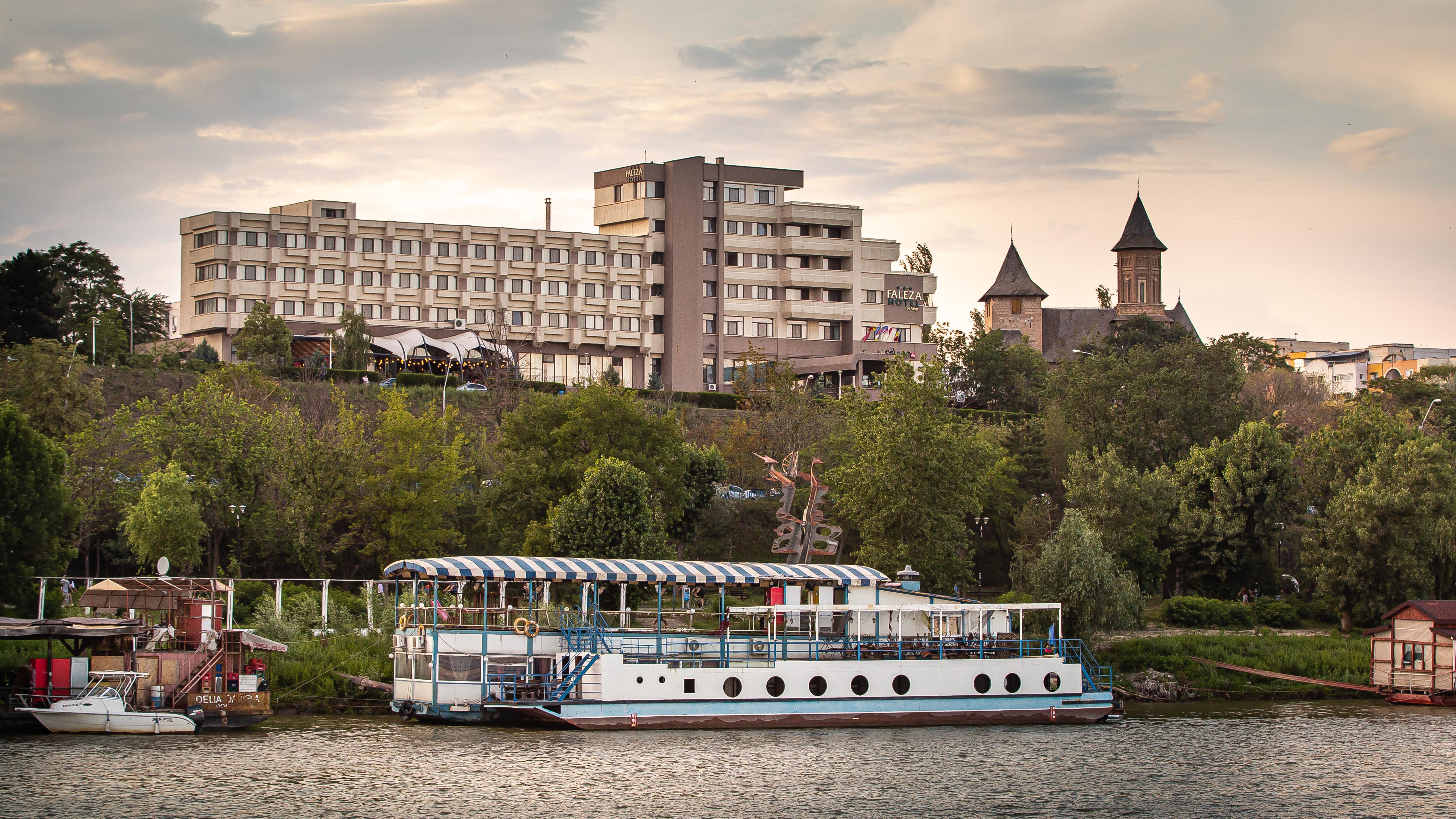 Faleza Hotel by Vega Galac Kültér fotó