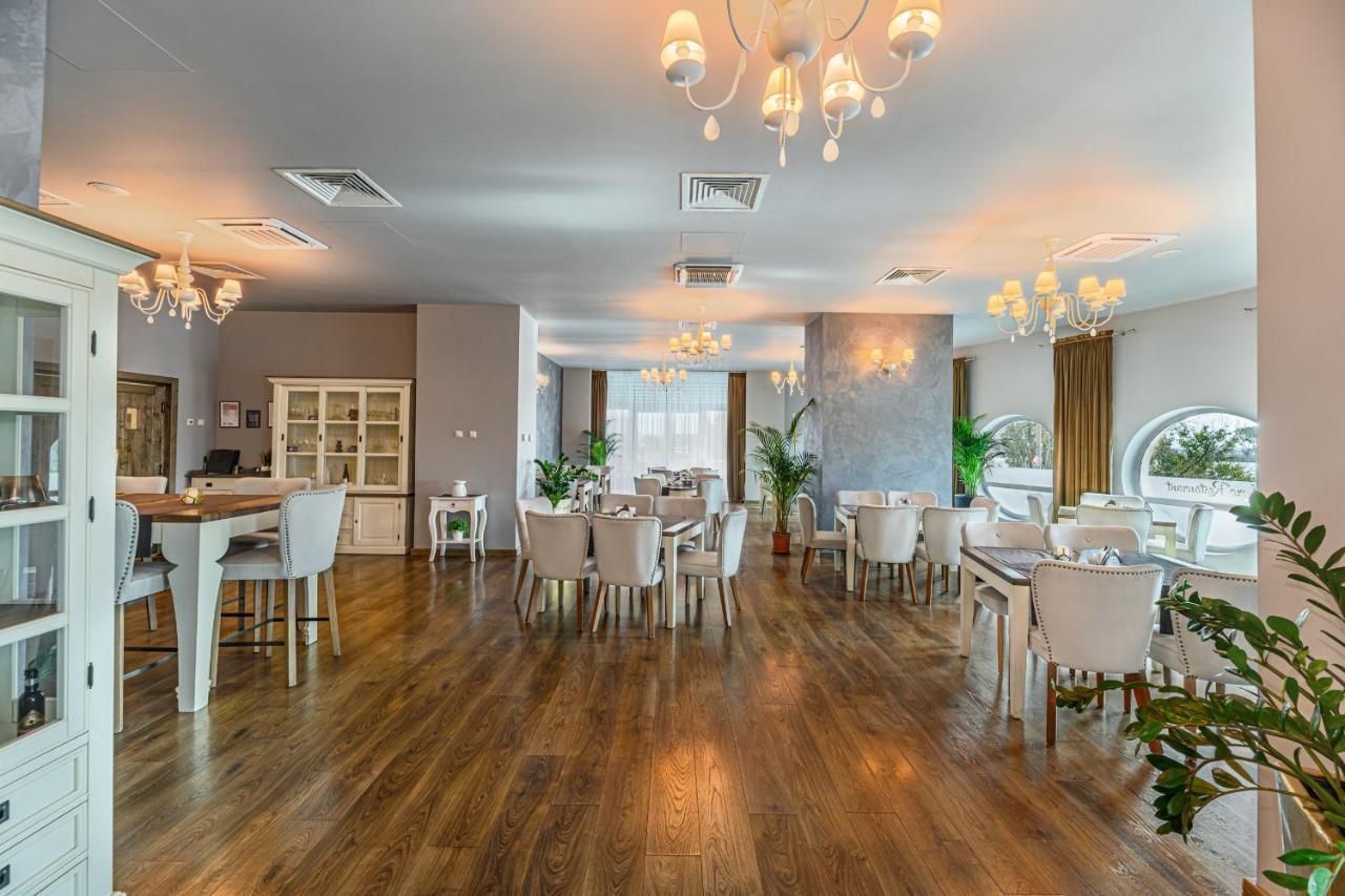 Faleza Hotel by Vega Galac Kültér fotó