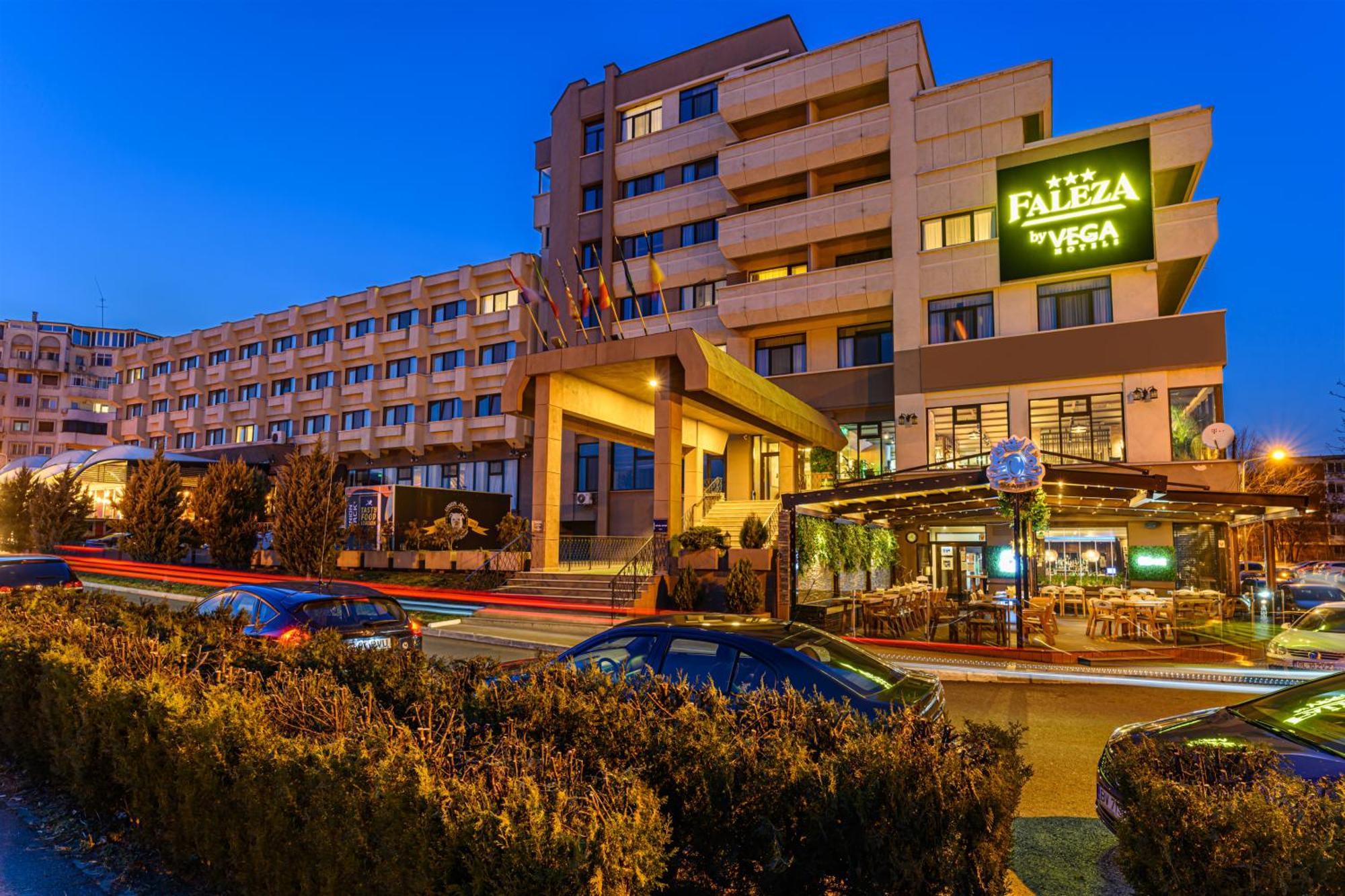 Faleza Hotel by Vega Galac Kültér fotó