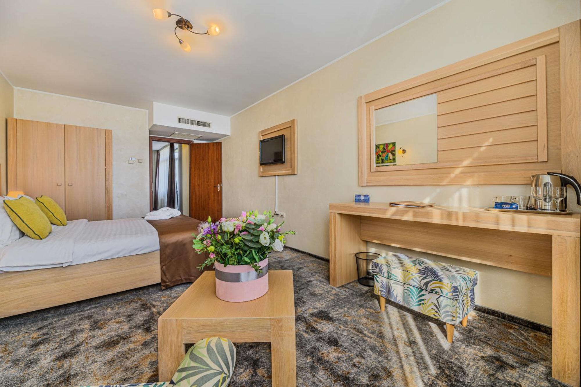 Faleza Hotel by Vega Galac Kültér fotó